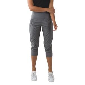 Lululemon‎ In Flux Crop Women's Size 6 US Slate Grey Capri Pants